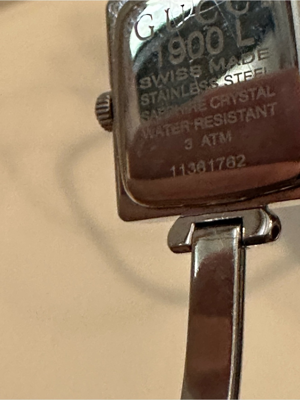 Gucci 1900L Swiss Bangle Watch - Picture 7 of 10